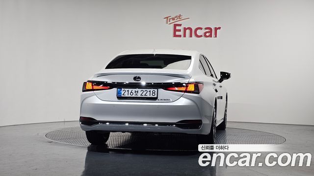 Лексус ES300h 2026 — миниатюра 4