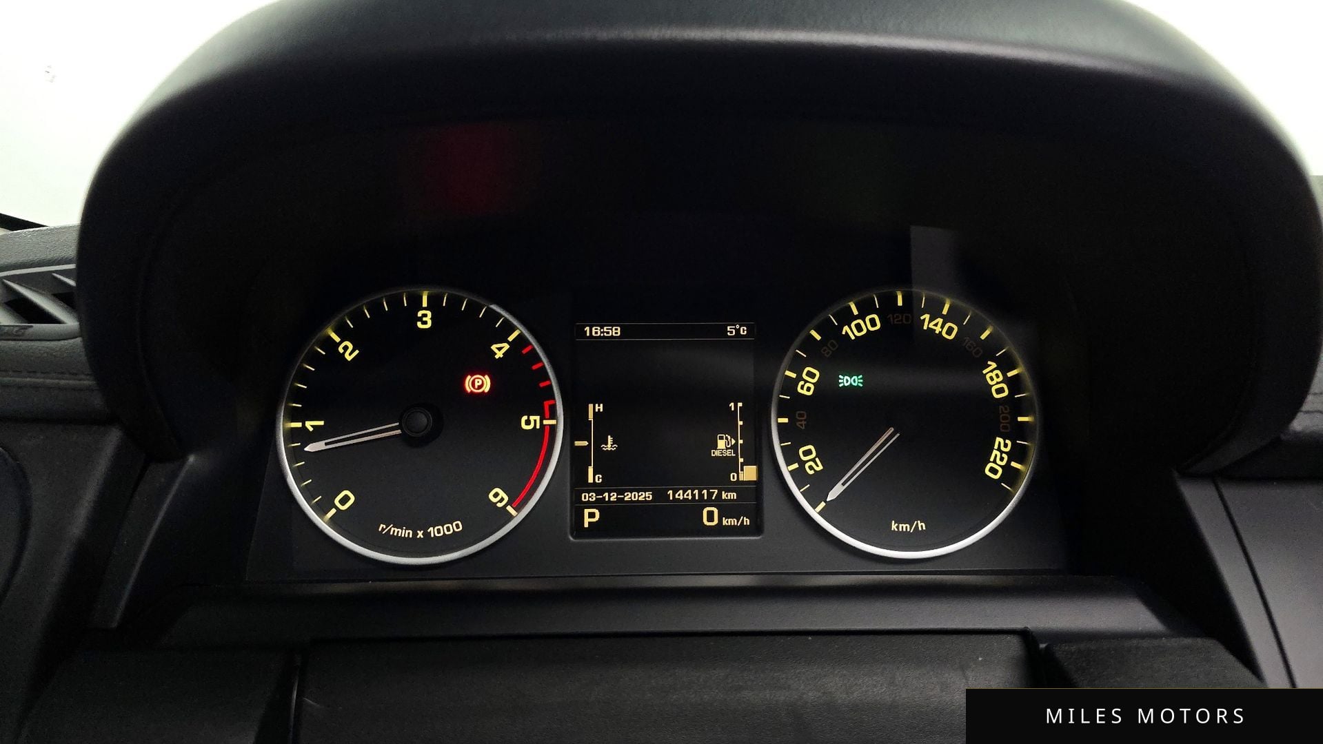 Land Rover Discovery 2013 — миниатюра 8