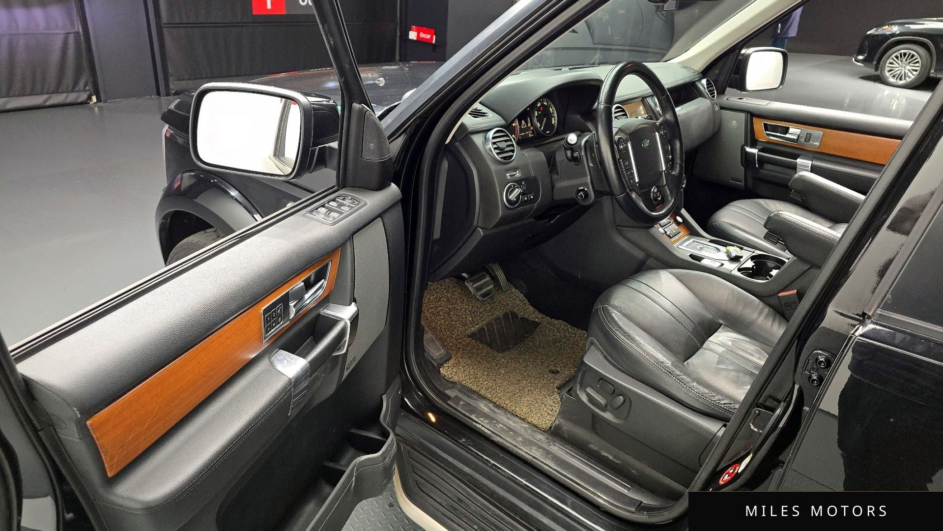 Land Rover Discovery 2013 — миниатюра 10