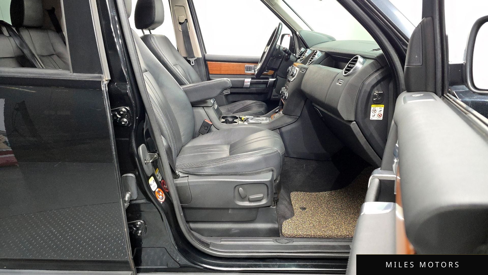 Land Rover Discovery 2013 — миниатюра 11
