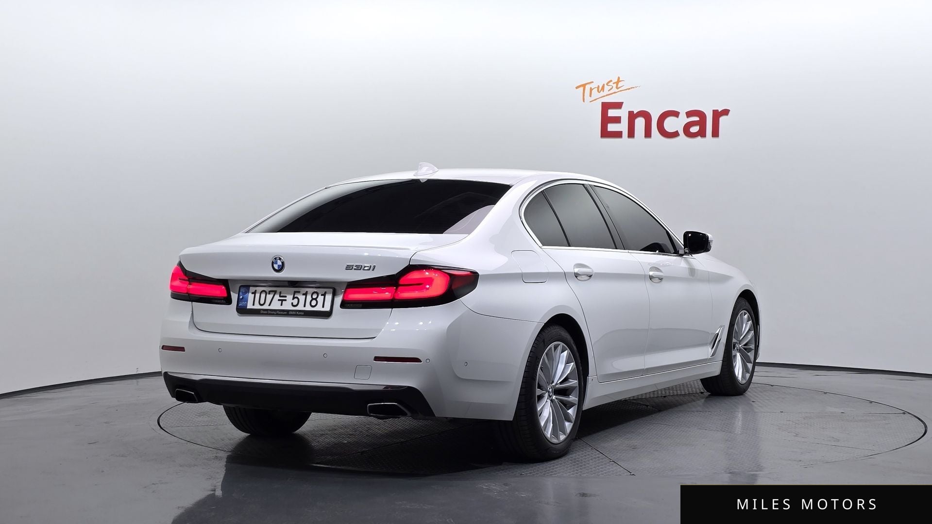 BMW 5 Series (G30) 2021 — миниатюра 2