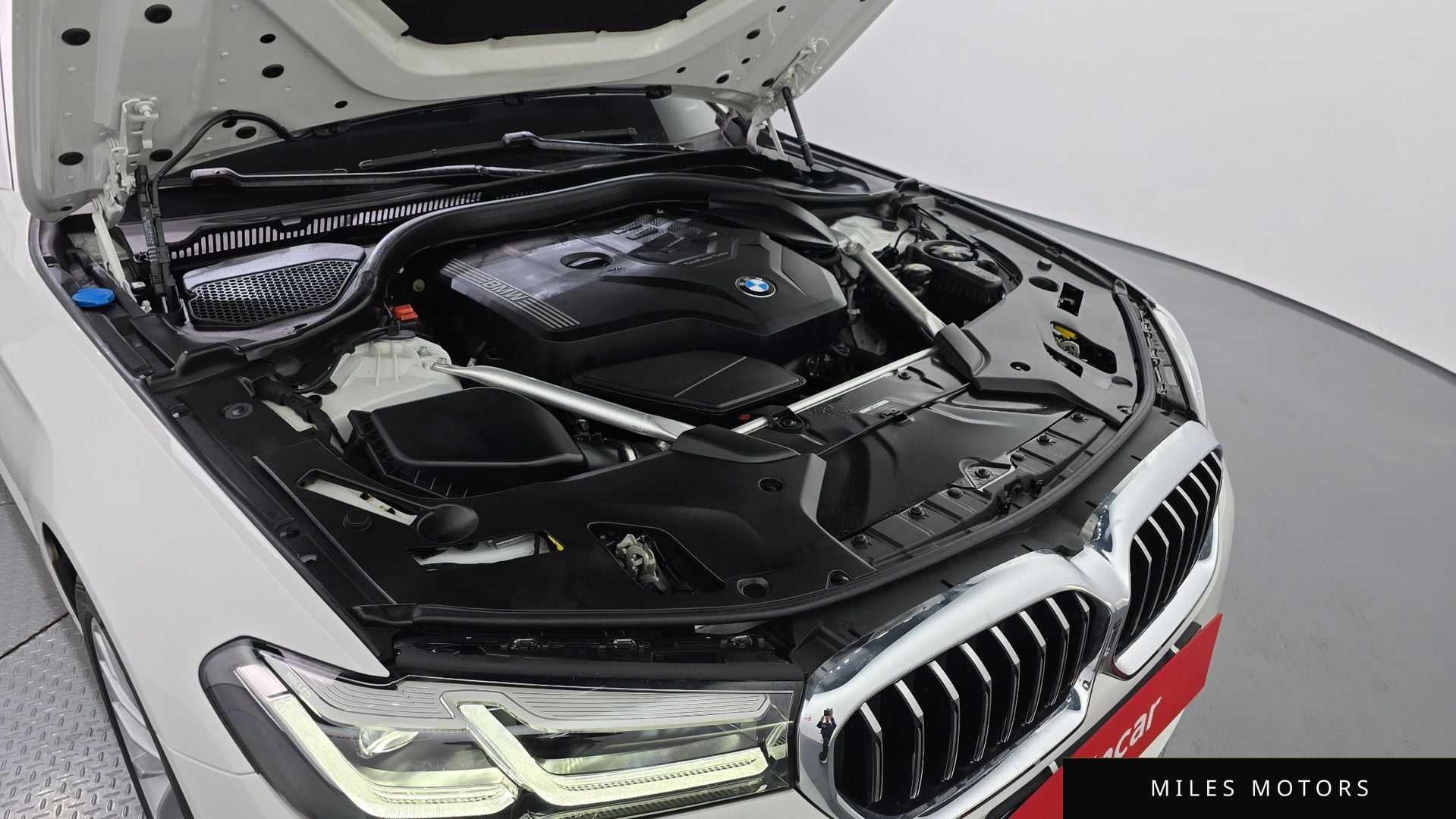 BMW 5 Series (G30) 2021 — миниатюра 6