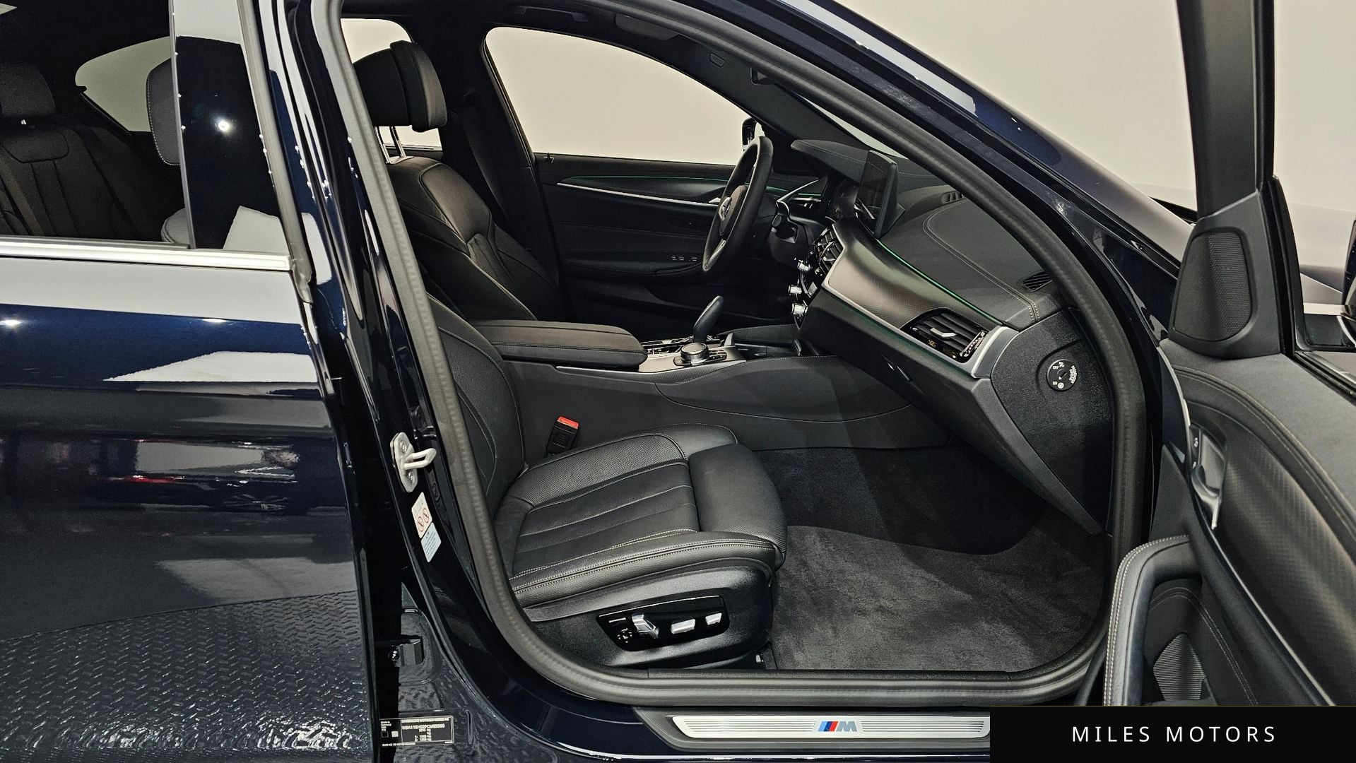 BMW 5시리즈 (G30) 2023 — миниатюра 11