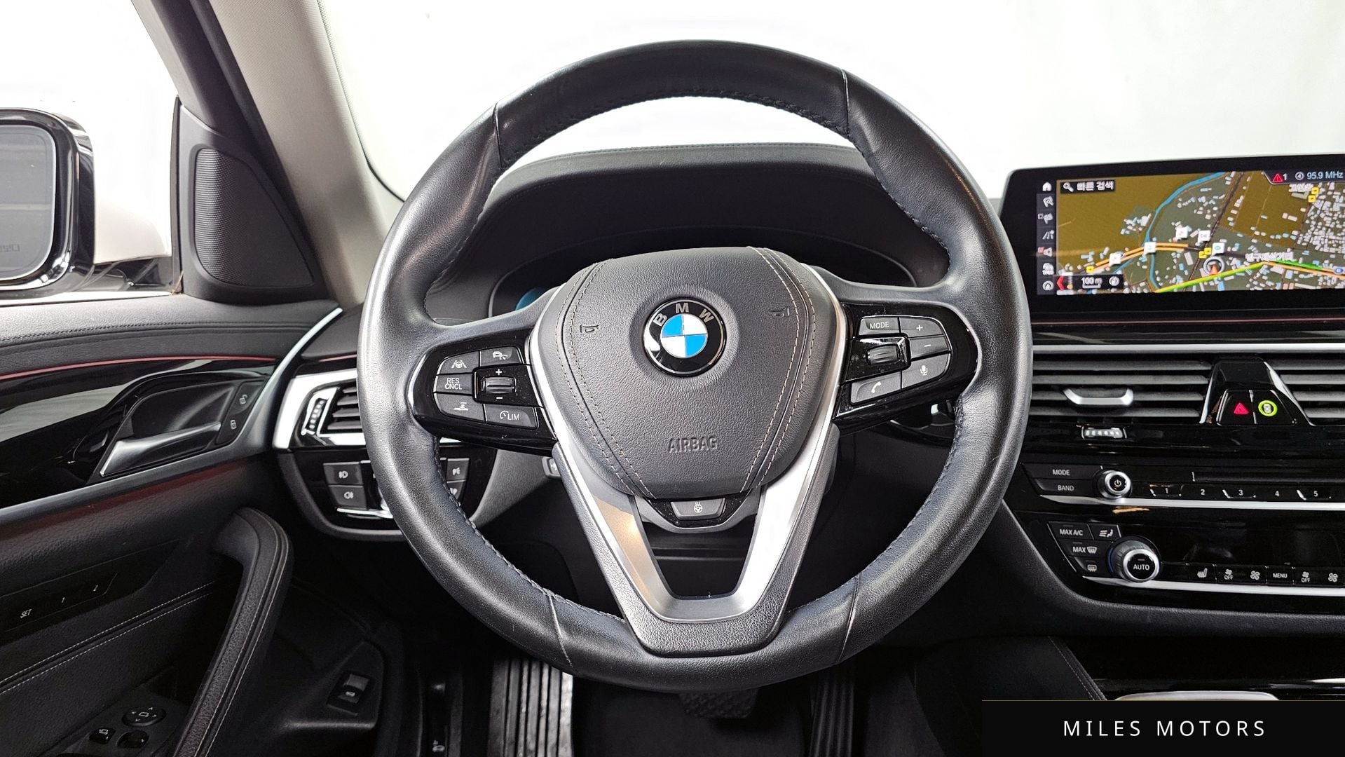 BMW 5시리즈 (G30) 2019 — миниатюра 13