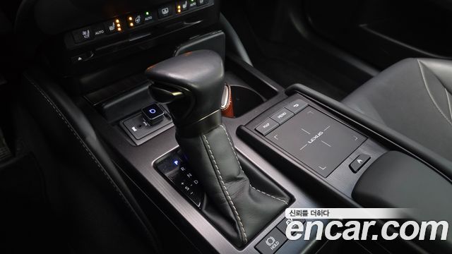 Лексус ES300h 2020 — миниатюра 9