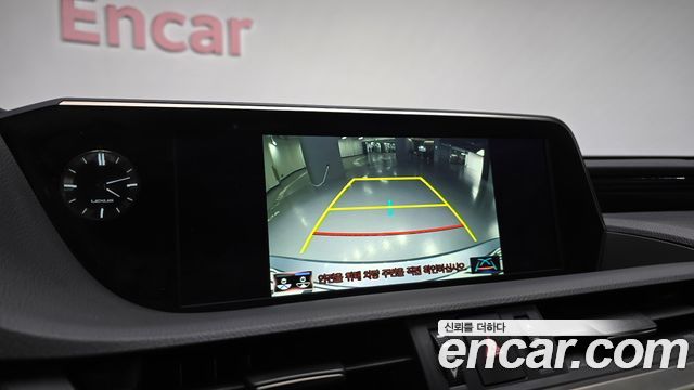 Лексус ES300h 2020 — миниатюра 19