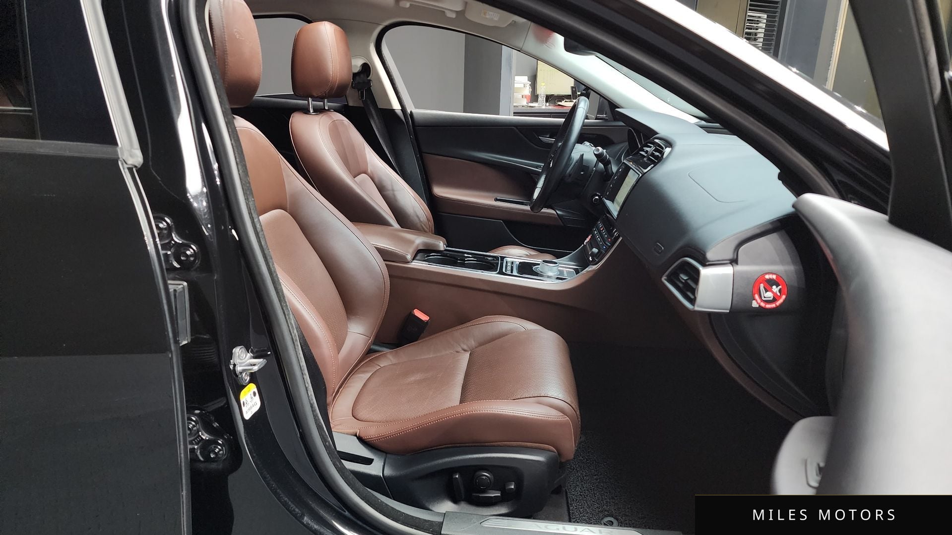 Jaguar XE 2016 — миниатюра 11
