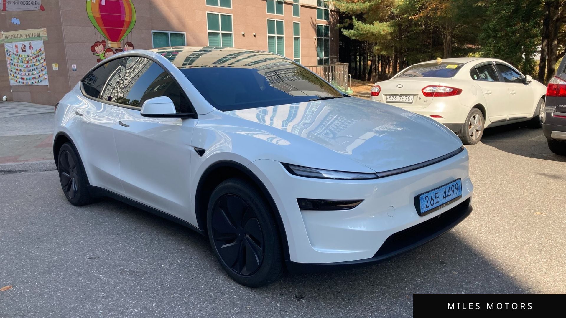Tesla Model Y 2025 — миниатюра 2