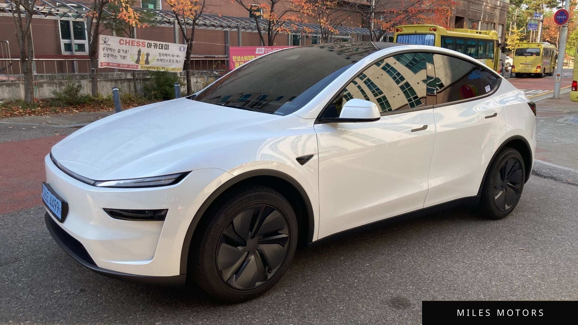 Tesla Model Y 2025 — миниатюра 3