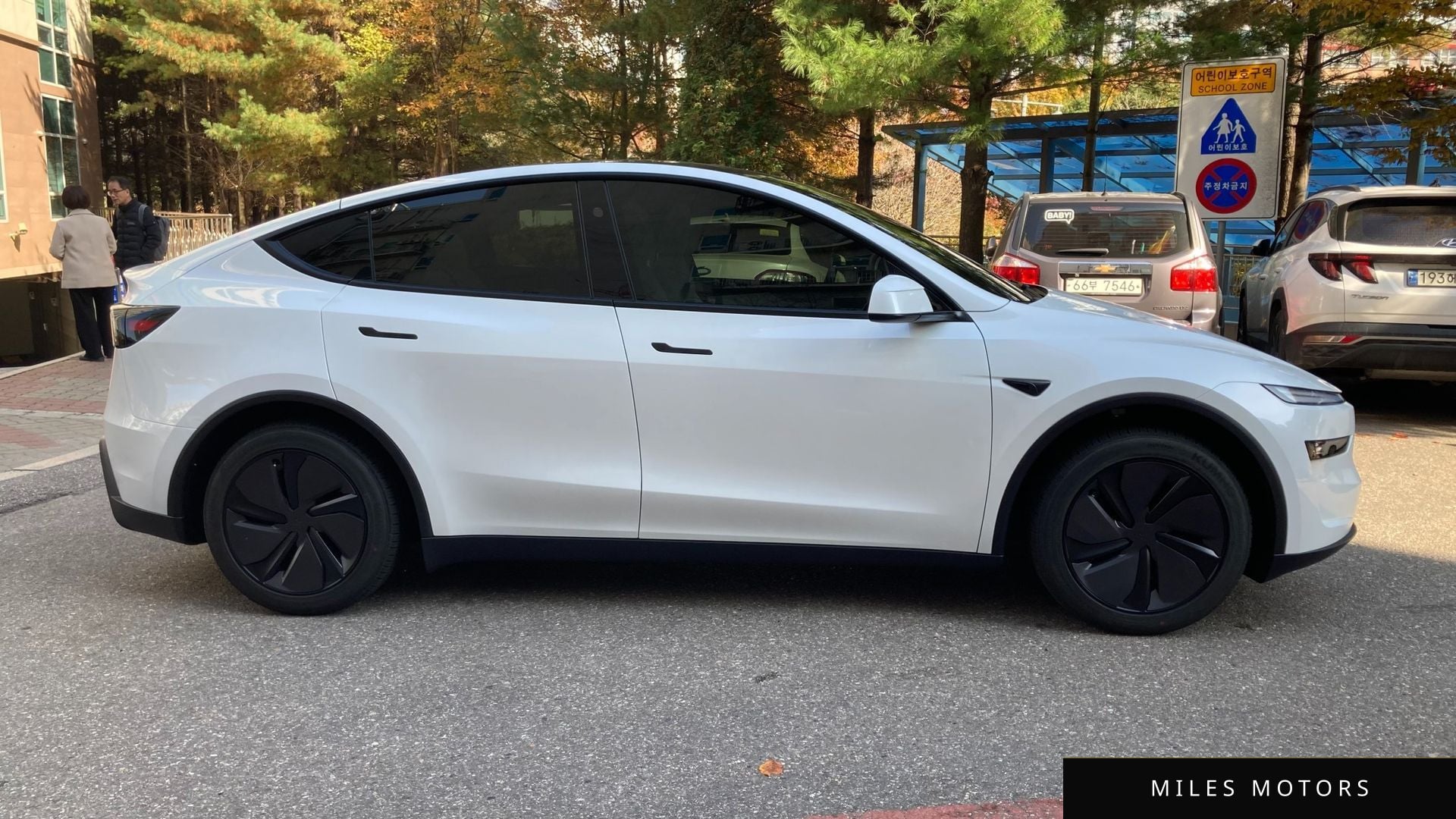 Tesla Model Y 2025 — миниатюра 4