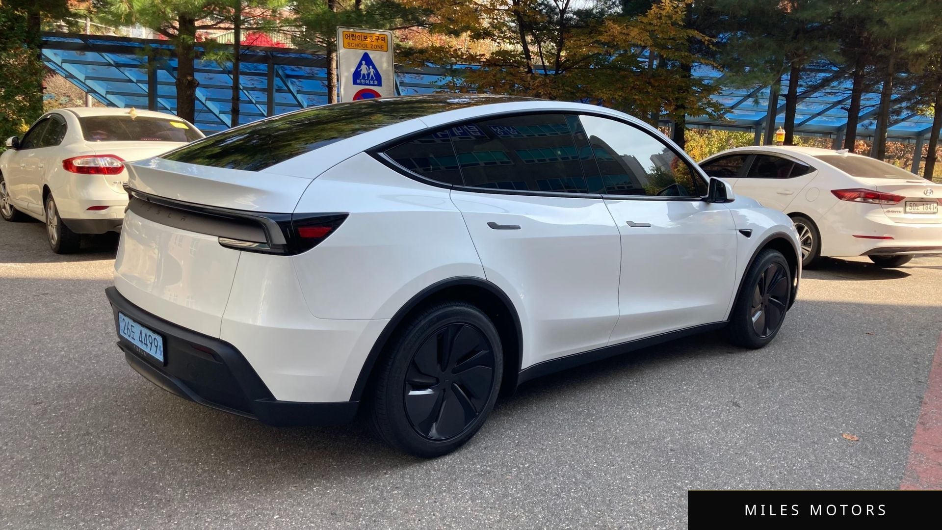 Tesla Model Y 2025 — миниатюра 5