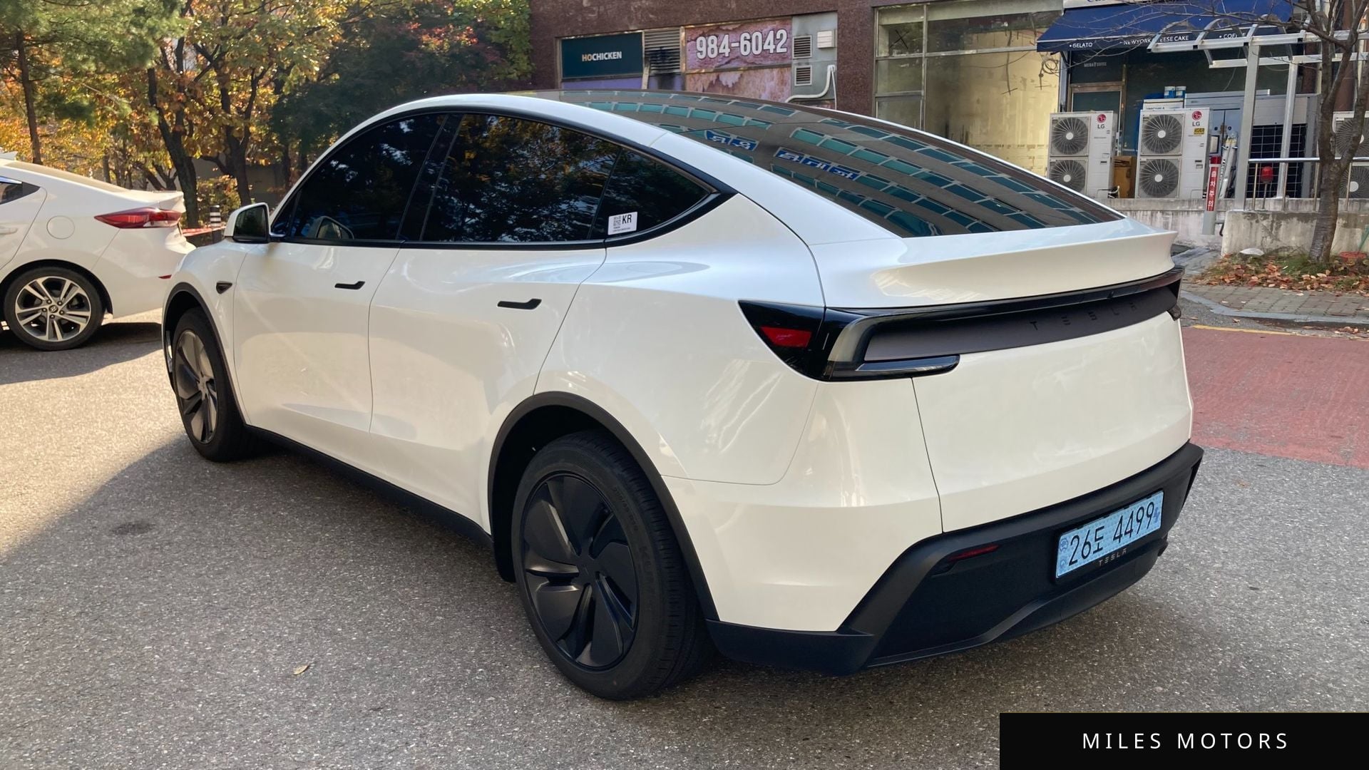 Tesla Model Y 2025 — миниатюра 6