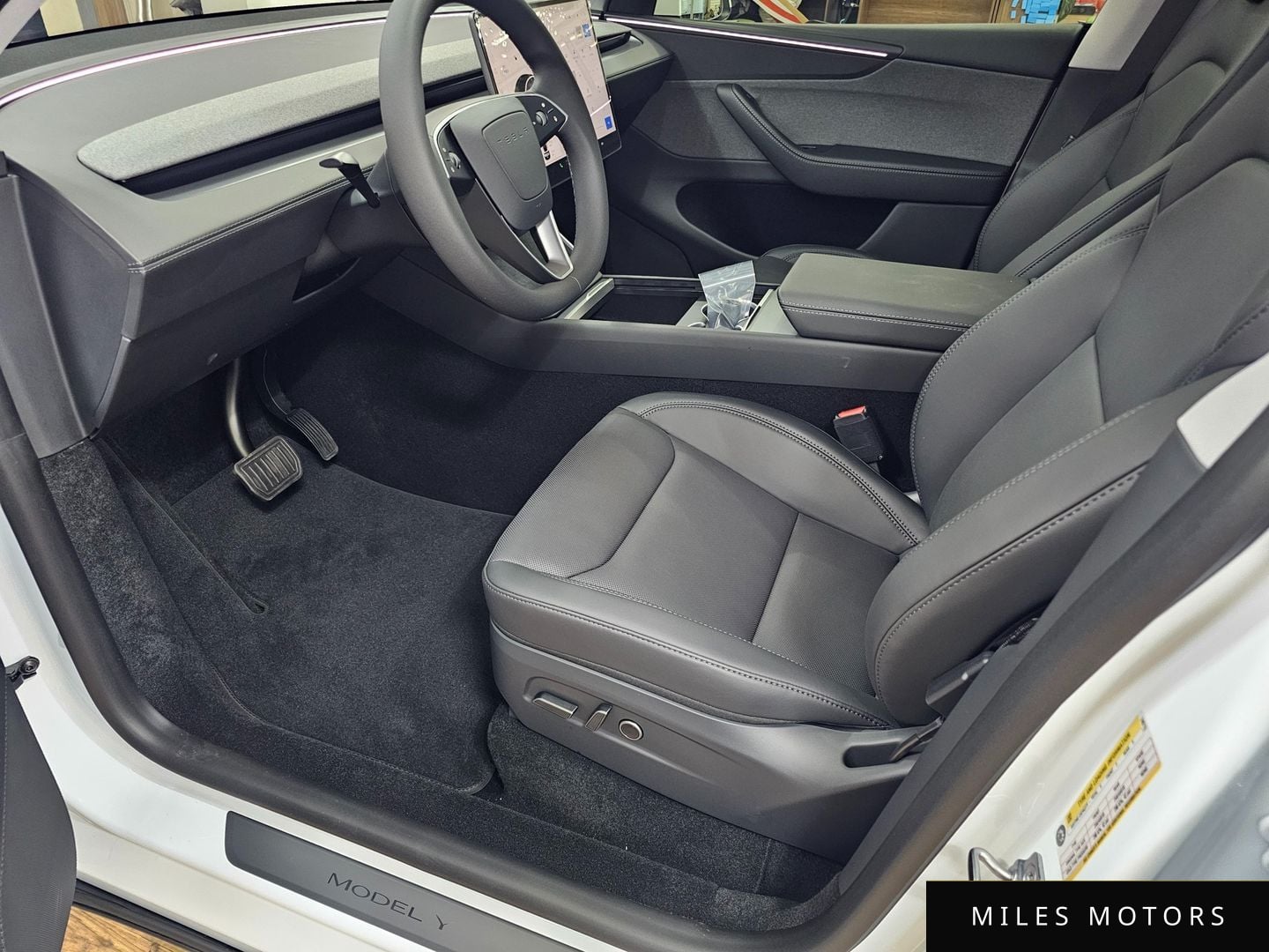 Tesla Model Y 2025 — миниатюра 9