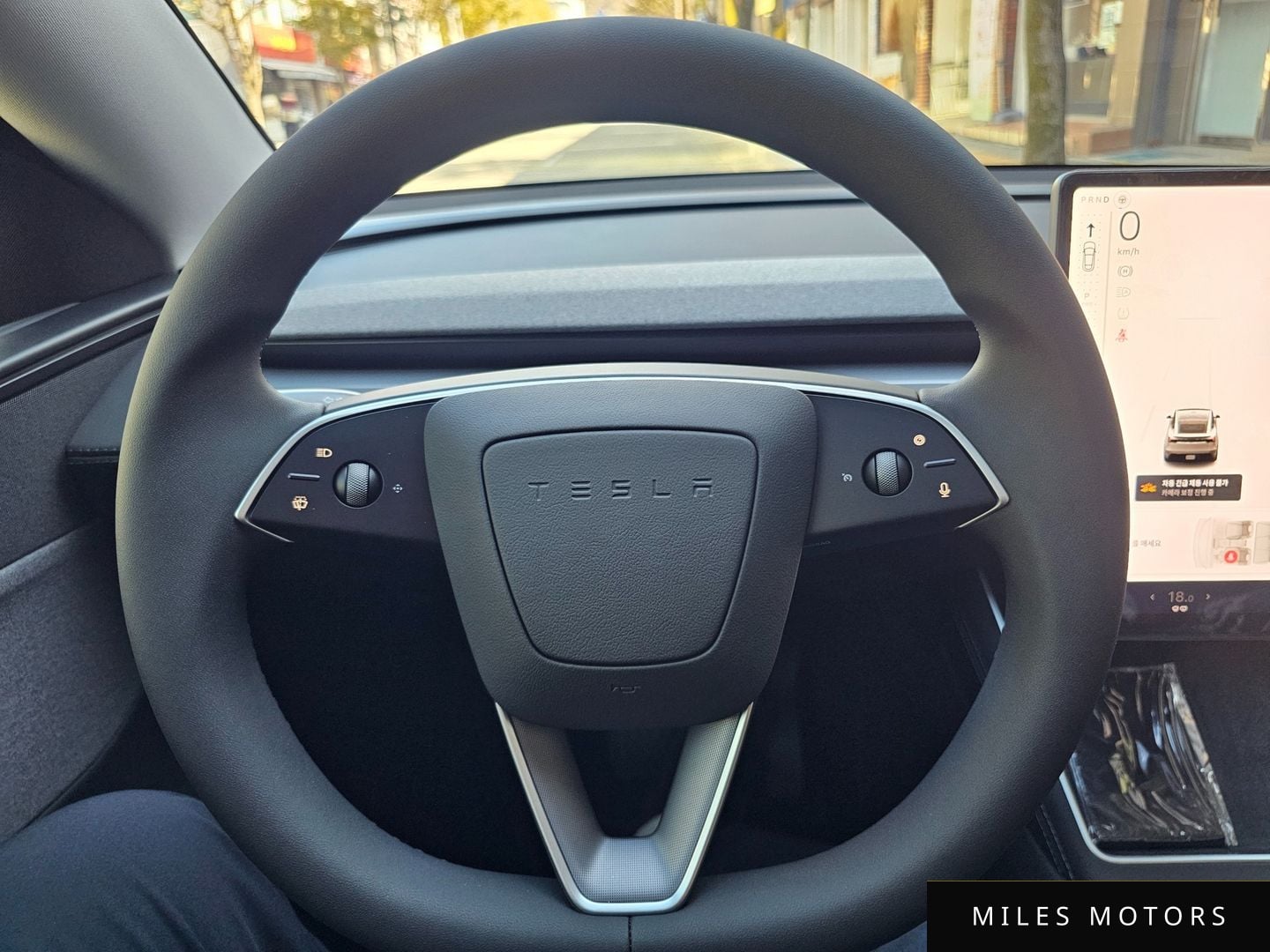 Tesla Model Y 2025 — миниатюра 11