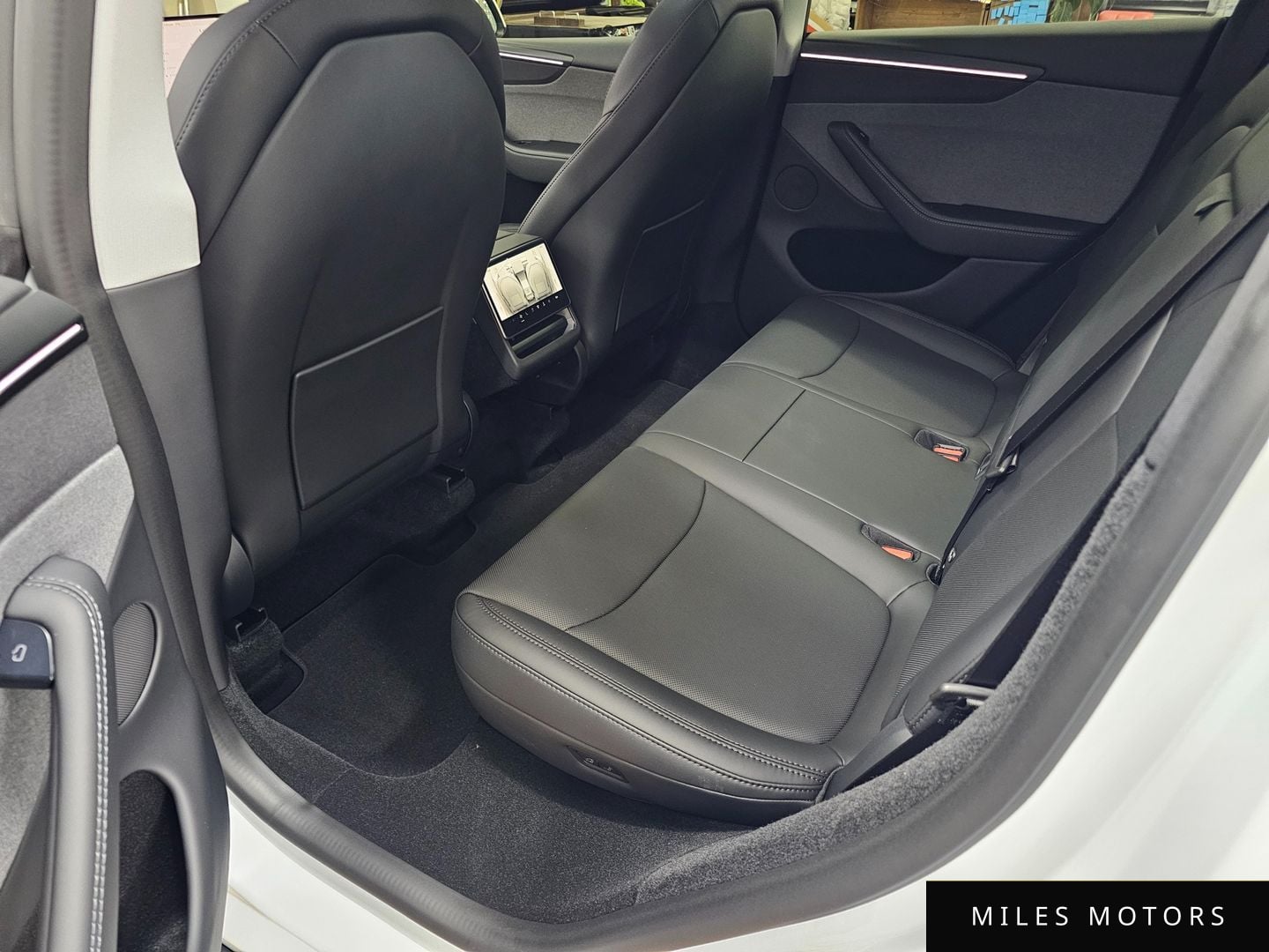 Tesla Model Y 2025 — миниатюра 16