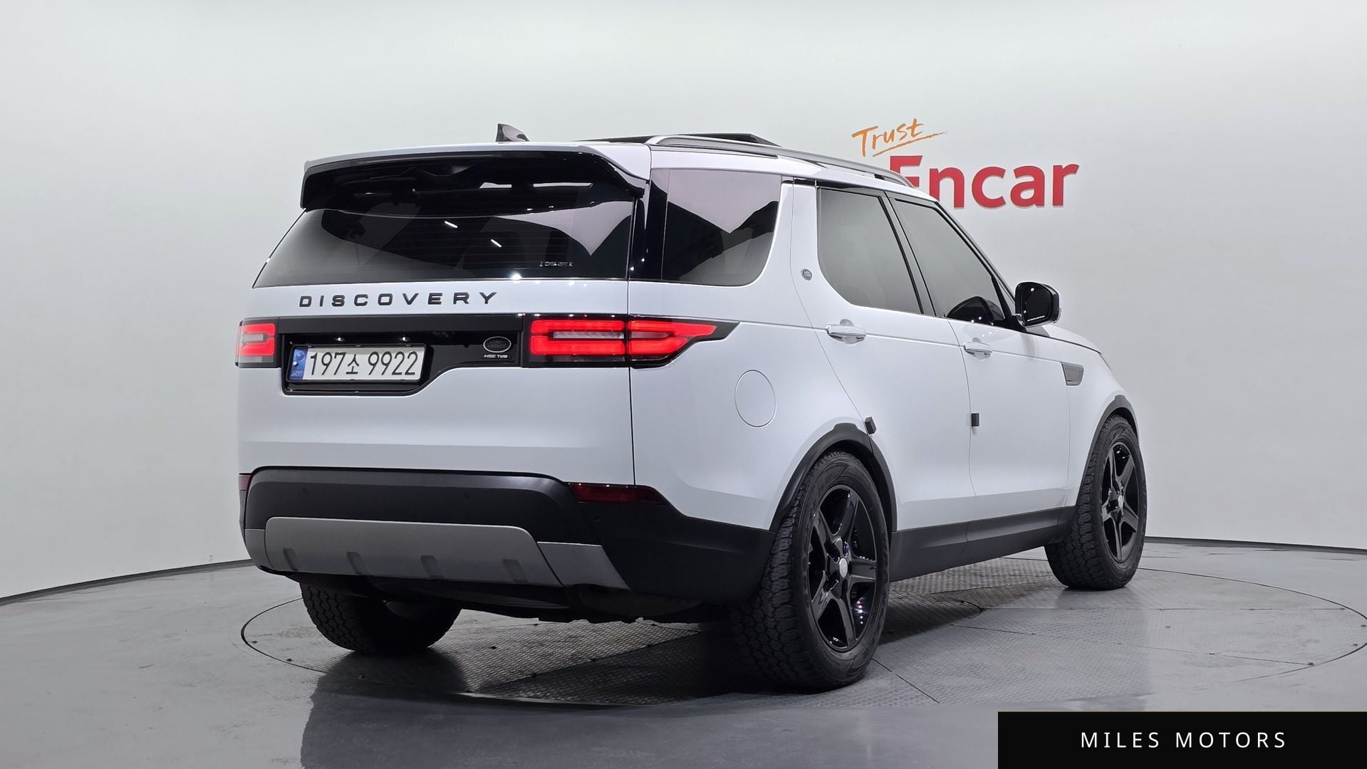 Land Rover Discovery 2017 — миниатюра 2