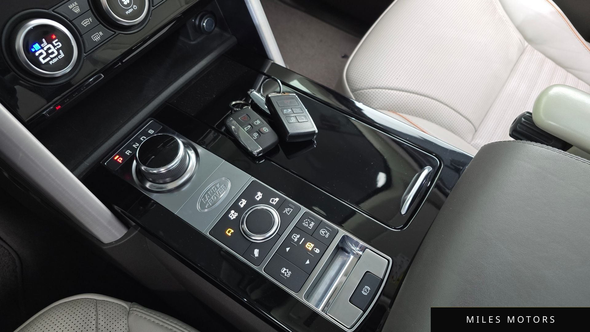 Land Rover Discovery 2017 — миниатюра 9