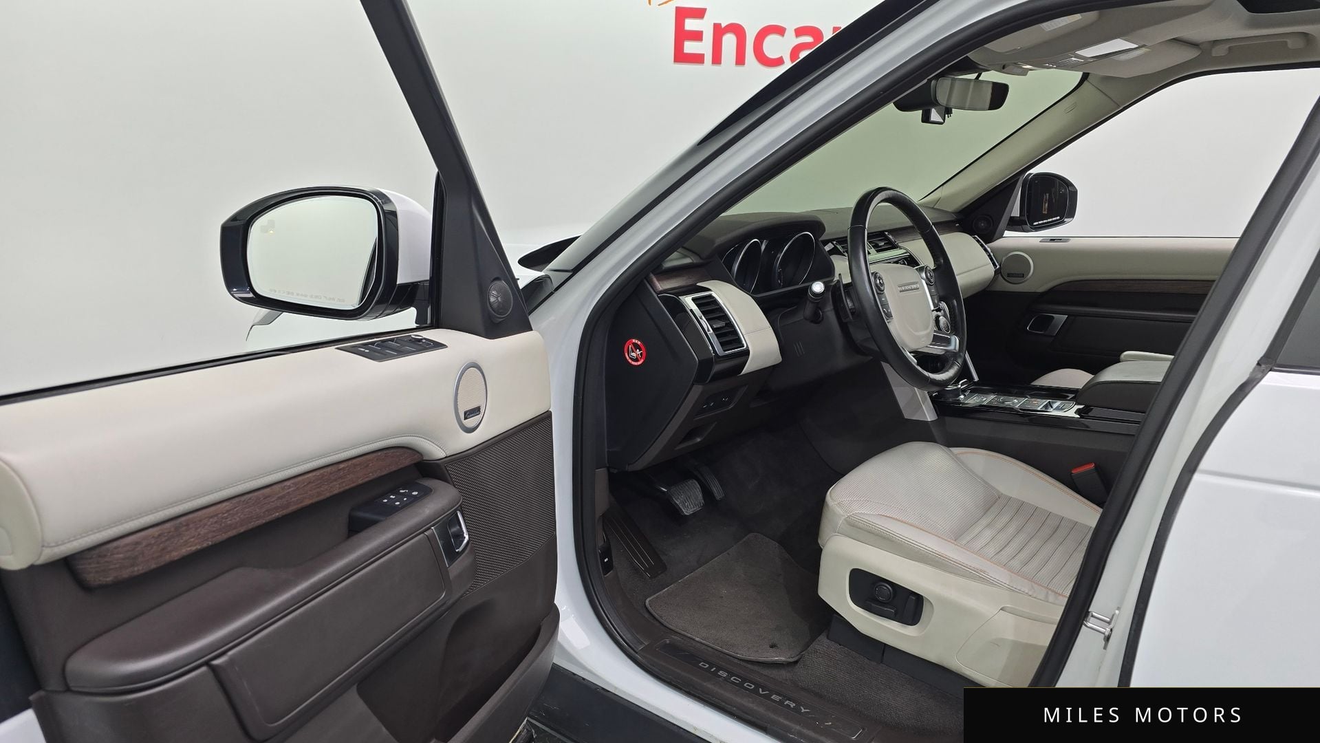 Land Rover Discovery 2017 — миниатюра 10