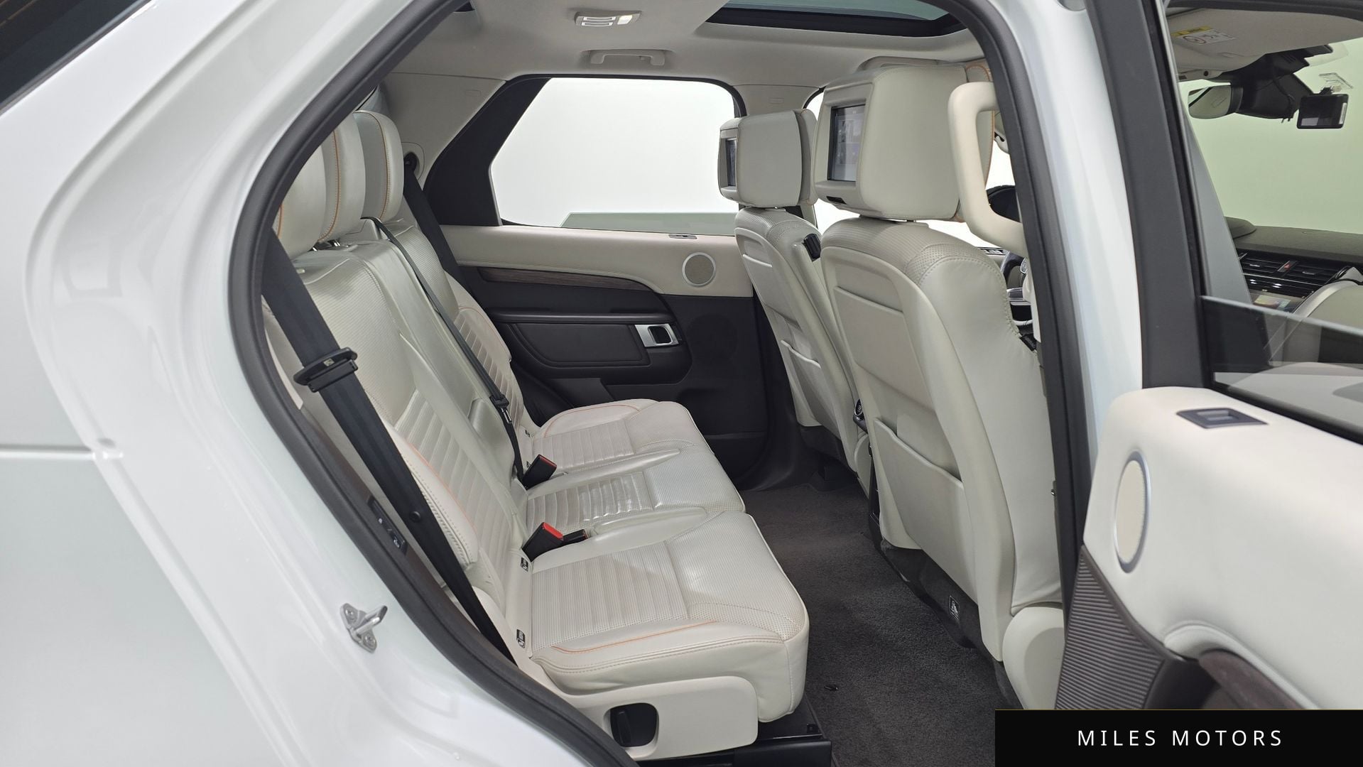 Land Rover Discovery 2017 — миниатюра 12