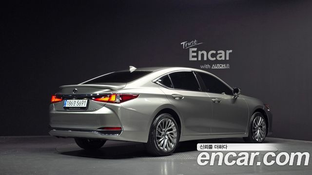 Лексус ES300h 2025 — миниатюра 2
