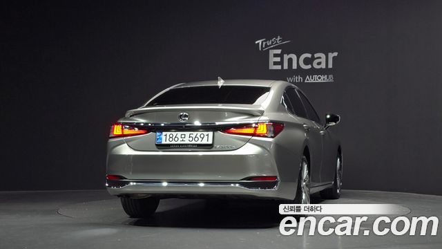 Лексус ES300h 2025 — миниатюра 4