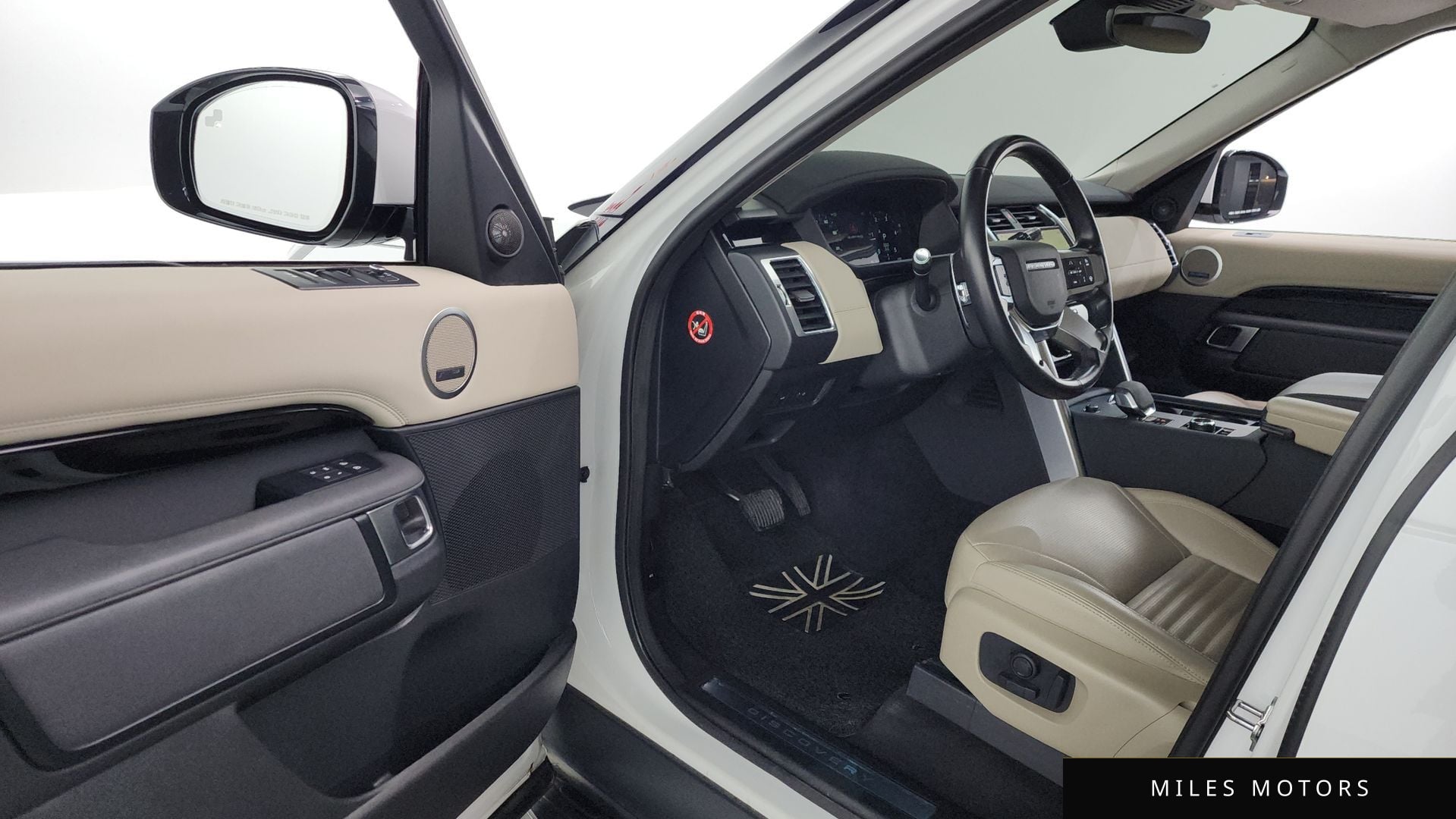 Land Rover Discovery 2022 — миниатюра 10
