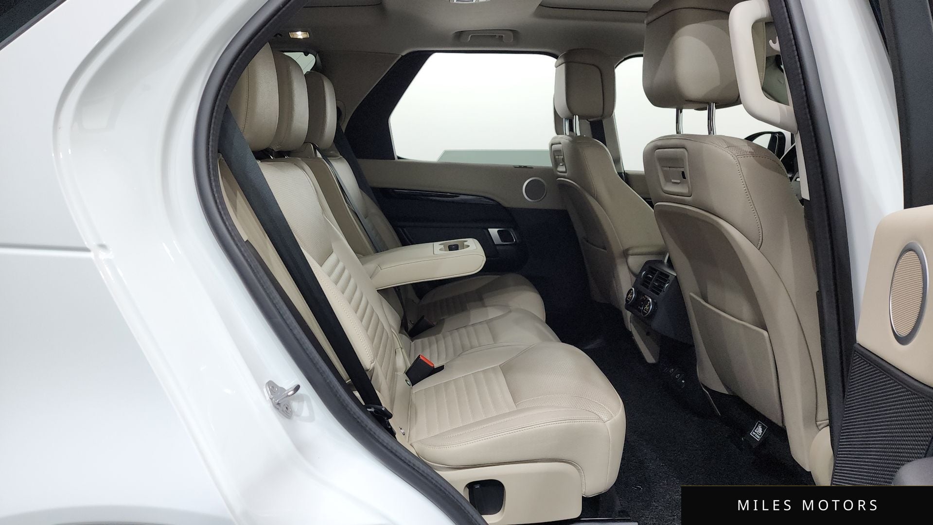 Land Rover Discovery 2022 — миниатюра 12