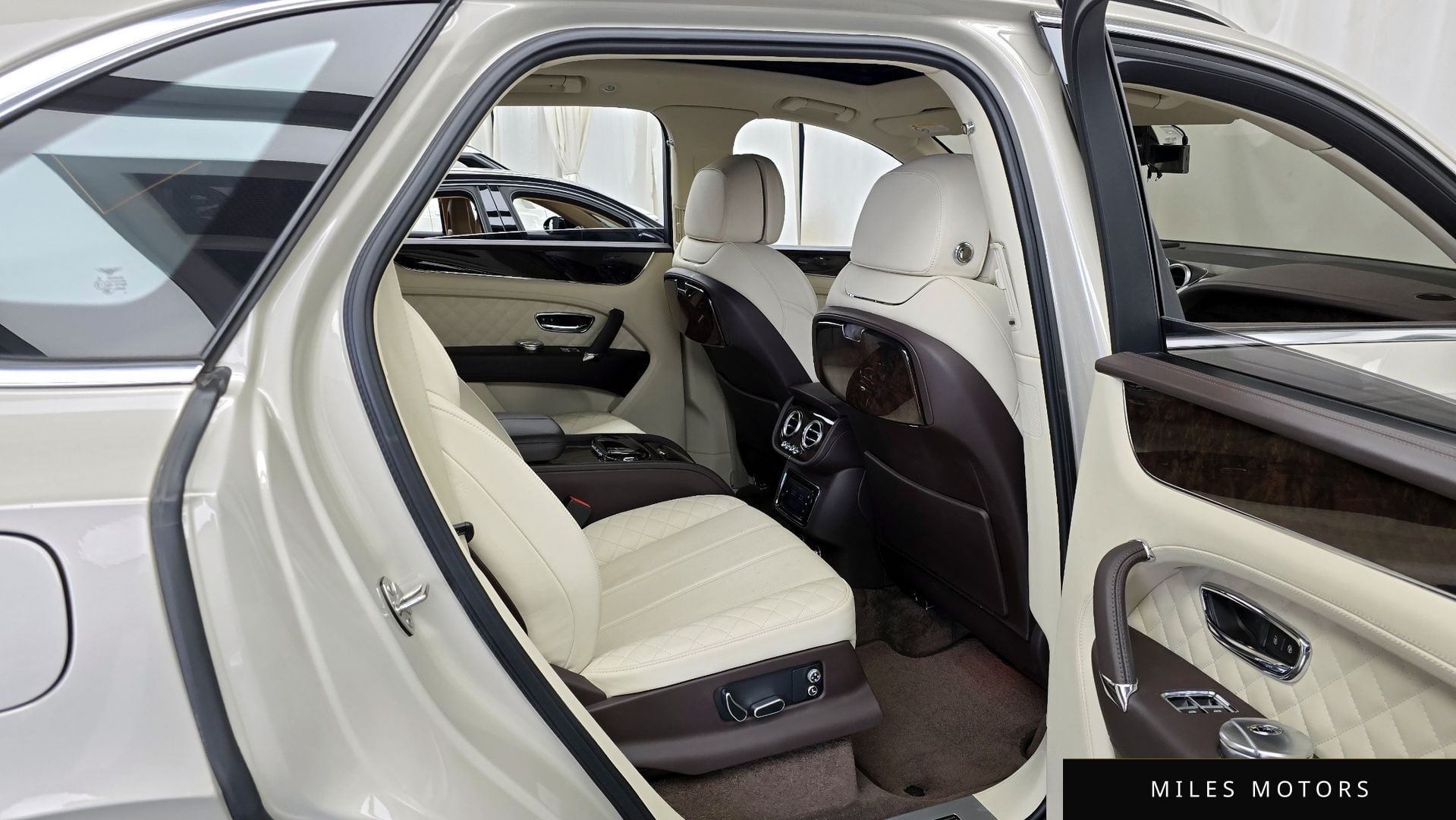 Bentley 벤테이가 2017 — миниатюра 12