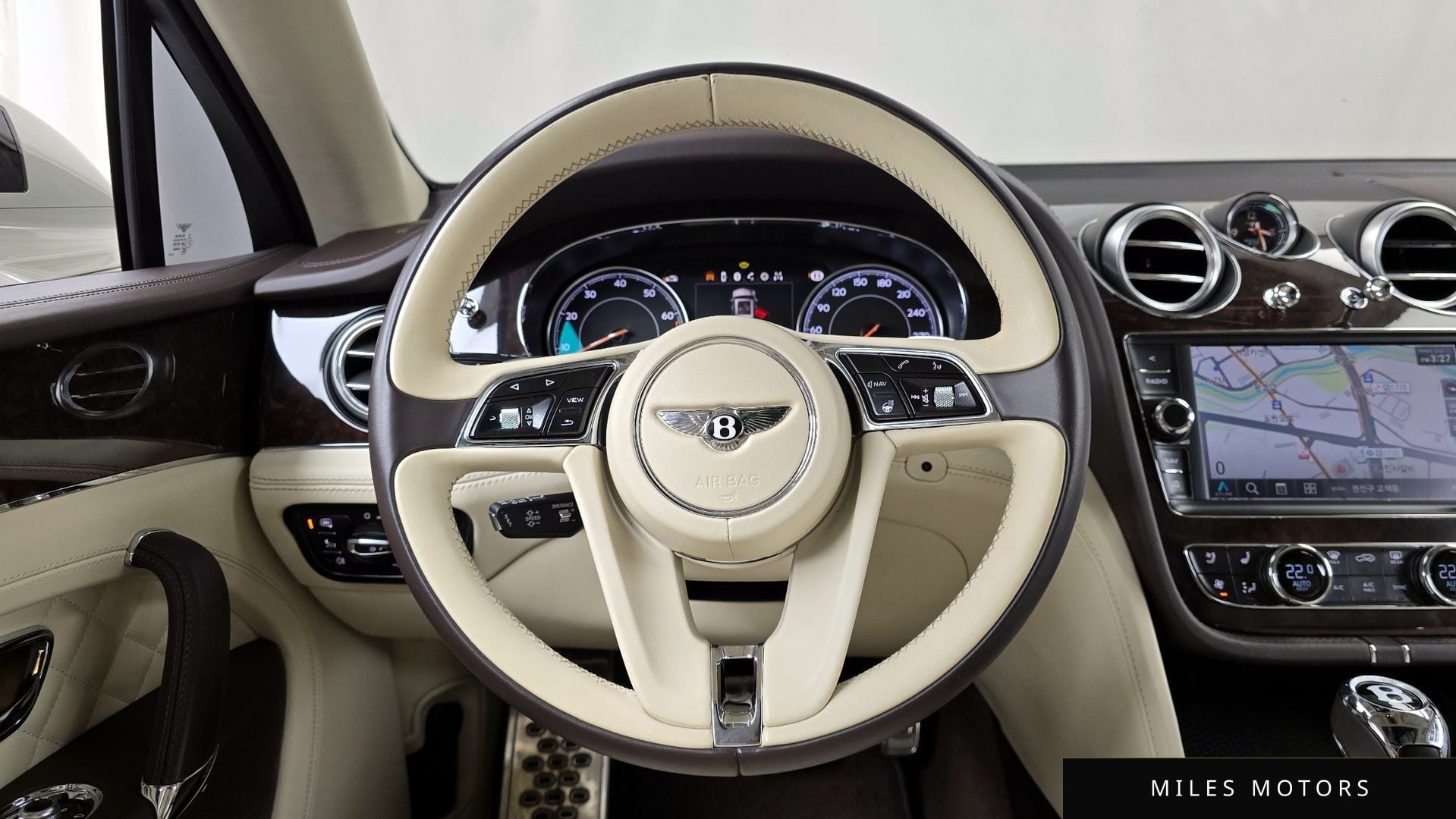 Bentley 벤테이가 2017 — миниатюра 13