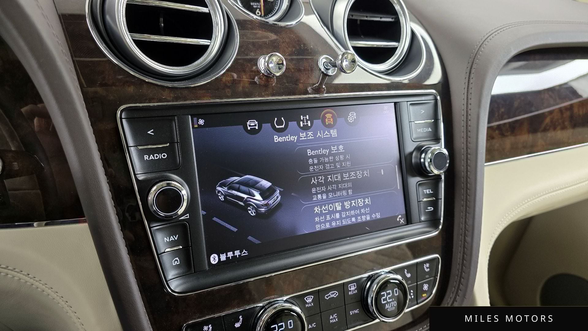 Bentley 벤테이가 2017 — миниатюра 16