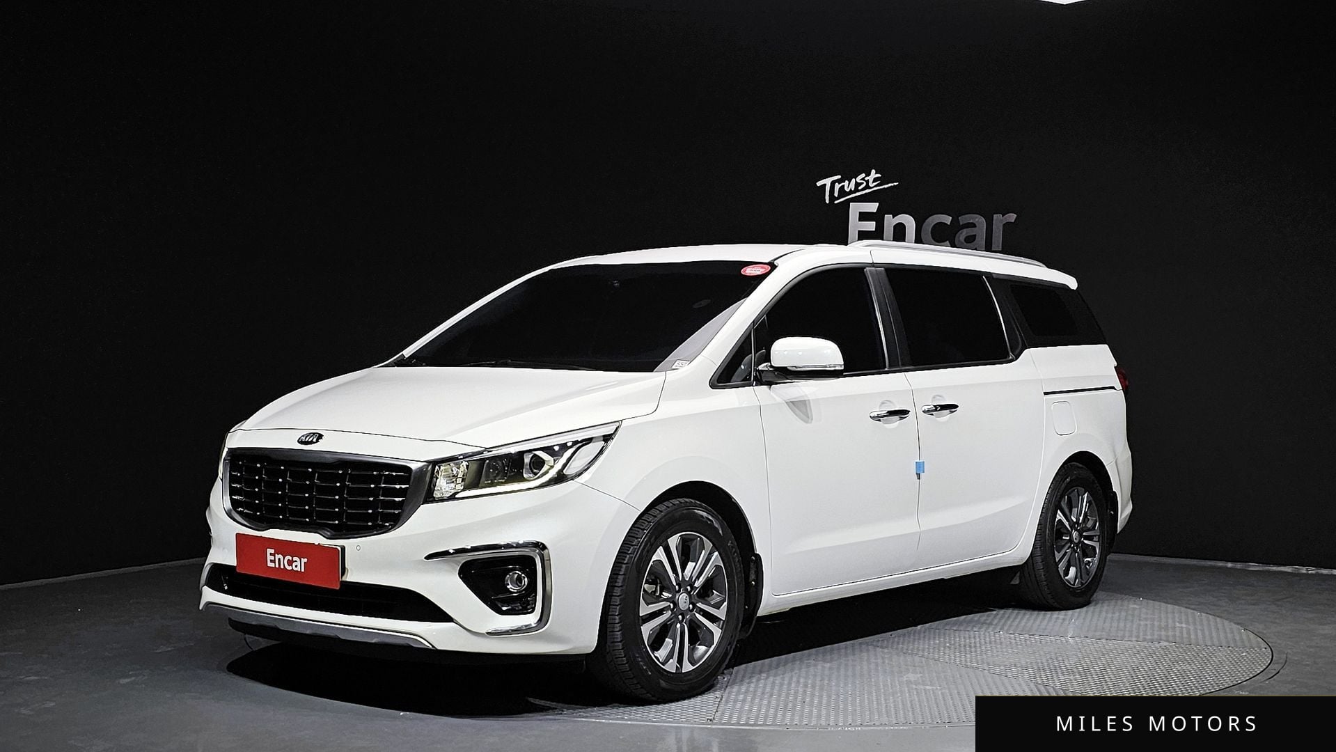 Kia Canival 2020 — фото 1 из 12