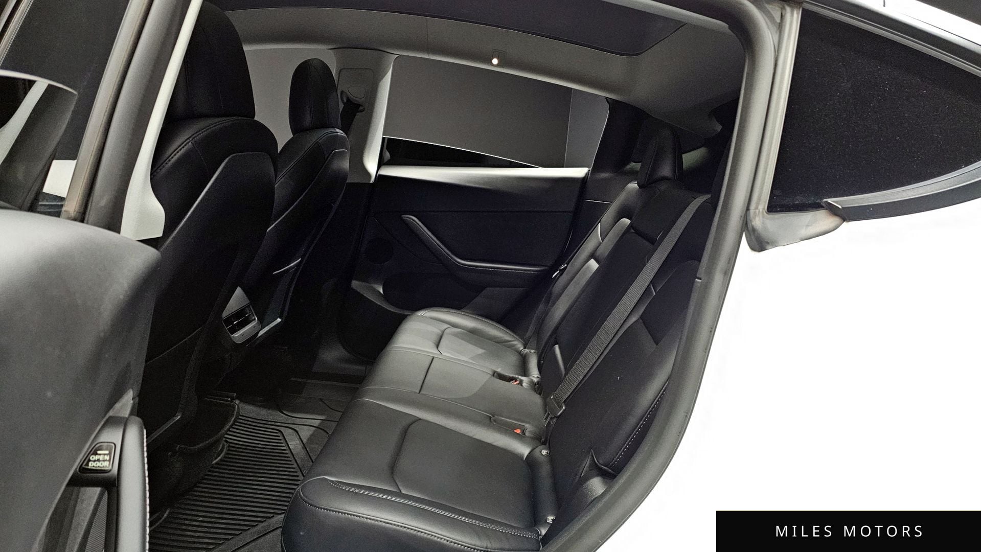 Tesla Model Y 2022 — миниатюра 12
