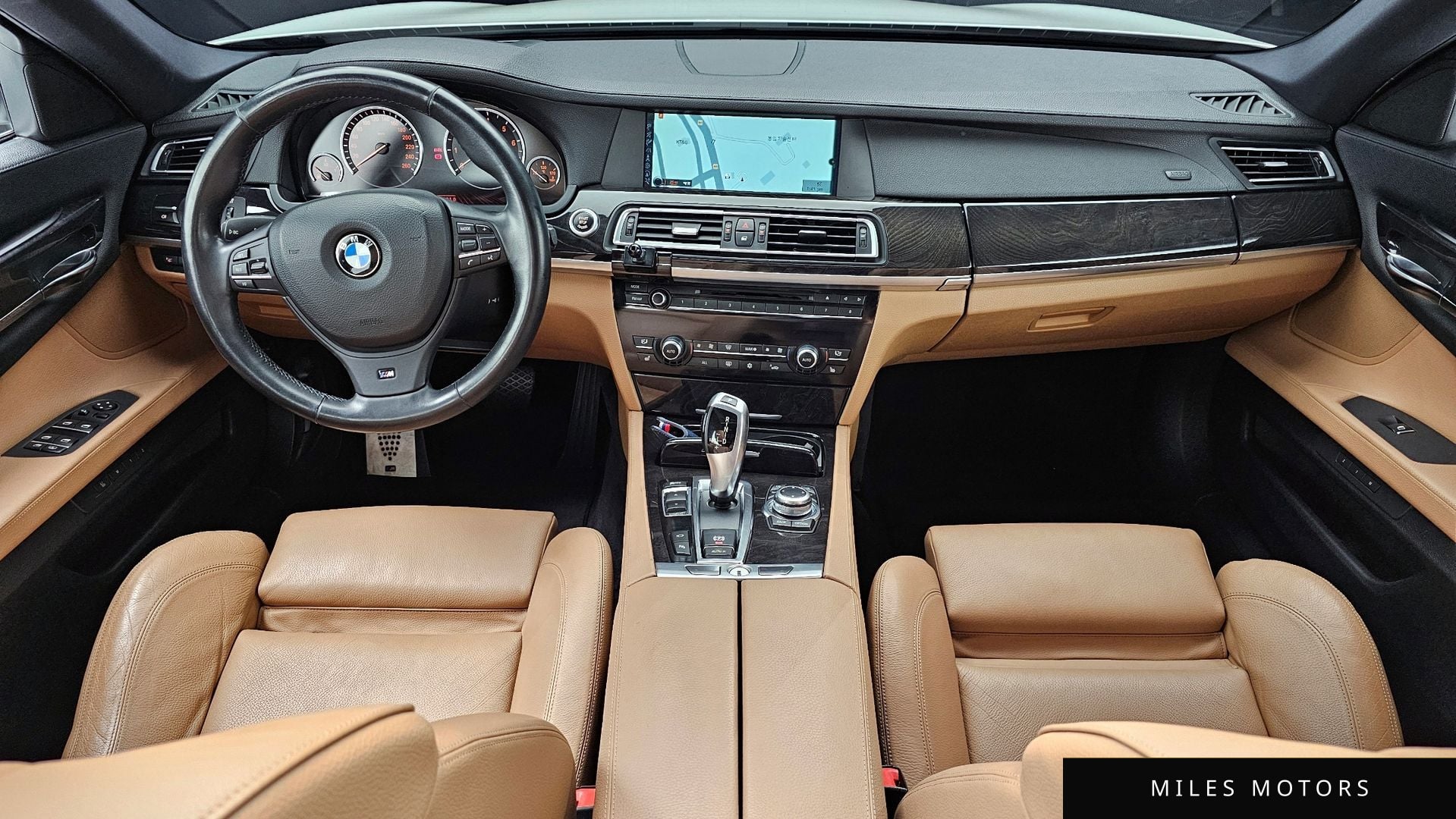 BMW 7 Series (F01) 2010 — миниатюра 7