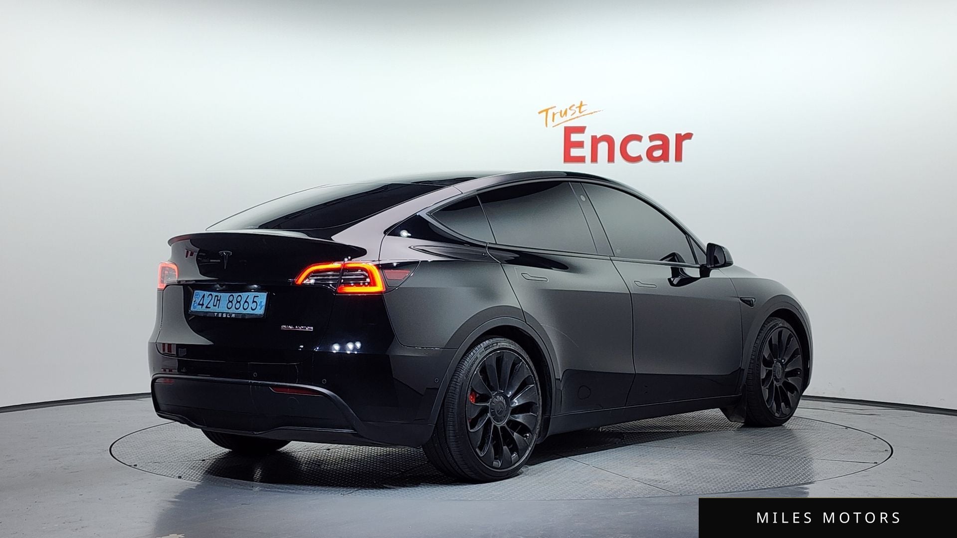 Tesla Model Y 2022 — миниатюра 2