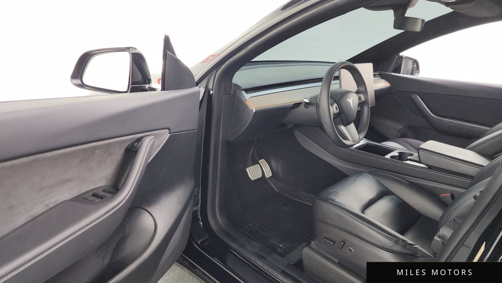 Tesla Model Y 2022 — миниатюра 10
