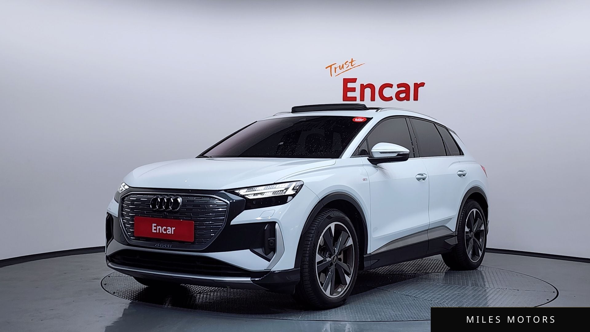 Audi Q4 e-tron 2022 — фото 1 из 12