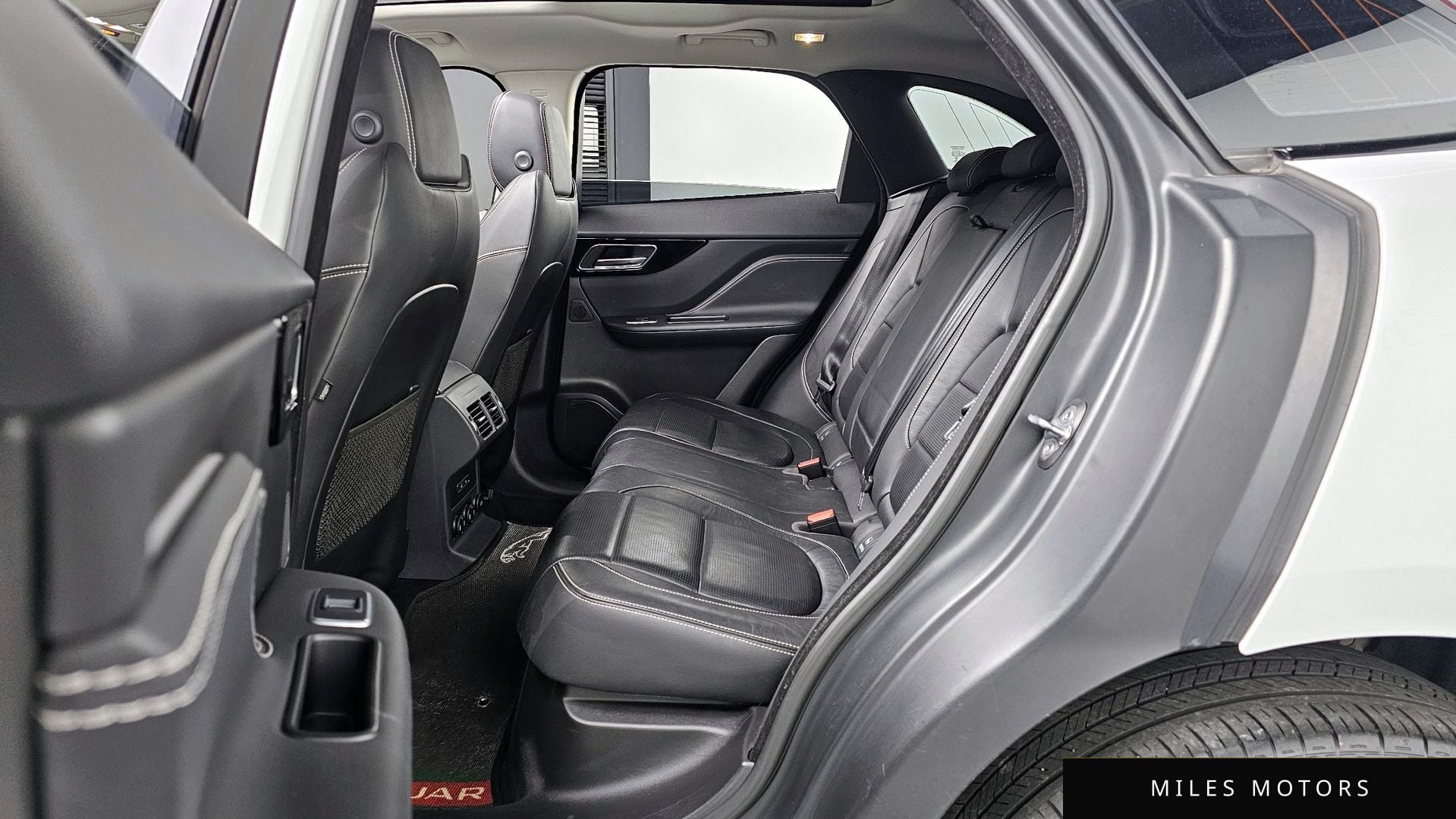 Jaguar F-PACE 2018 — миниатюра 12