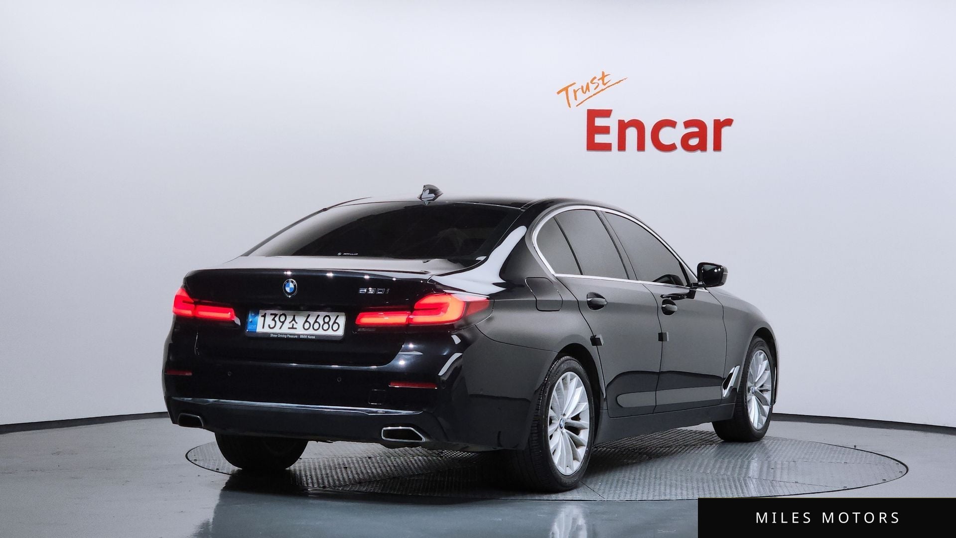 BMW 5 Series (G30) 2022 — миниатюра 2
