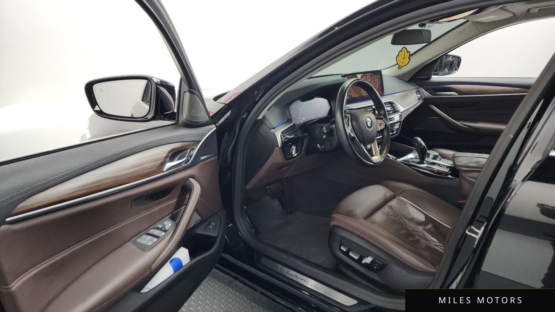 BMW 5 Series (G30) 2022 — миниатюра 10