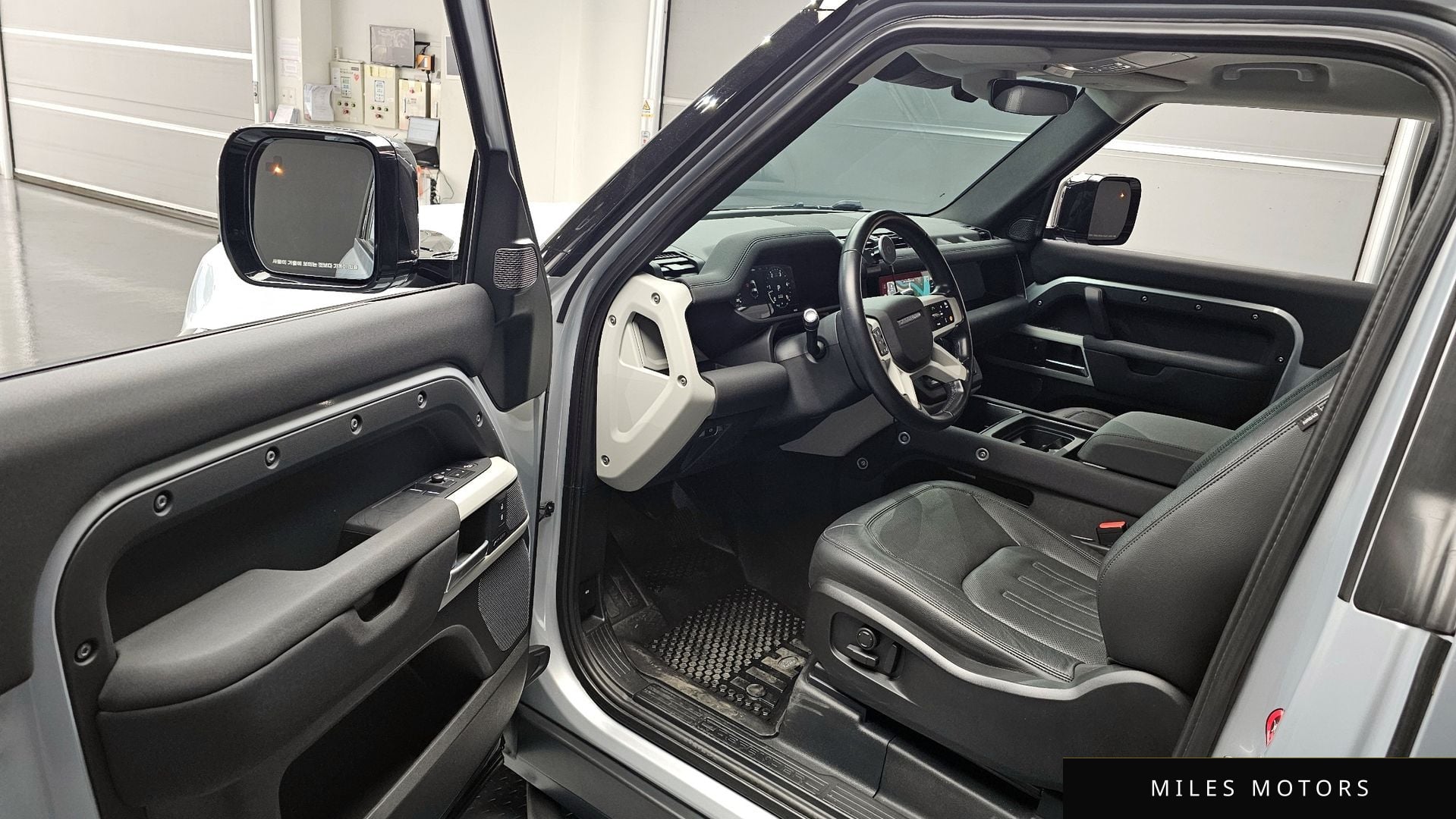 Land Rover Defender 2022 — миниатюра 10