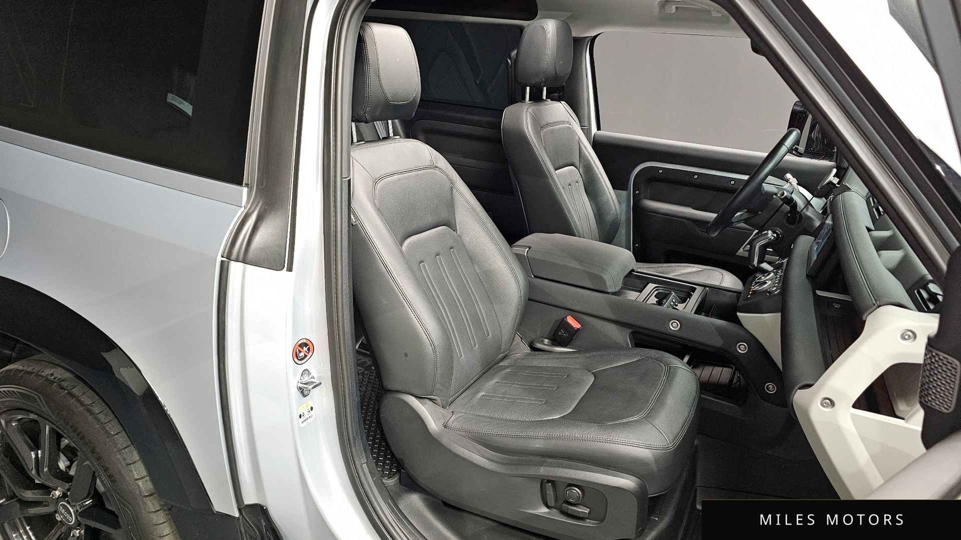 Land Rover Defender 2022 — миниатюра 12