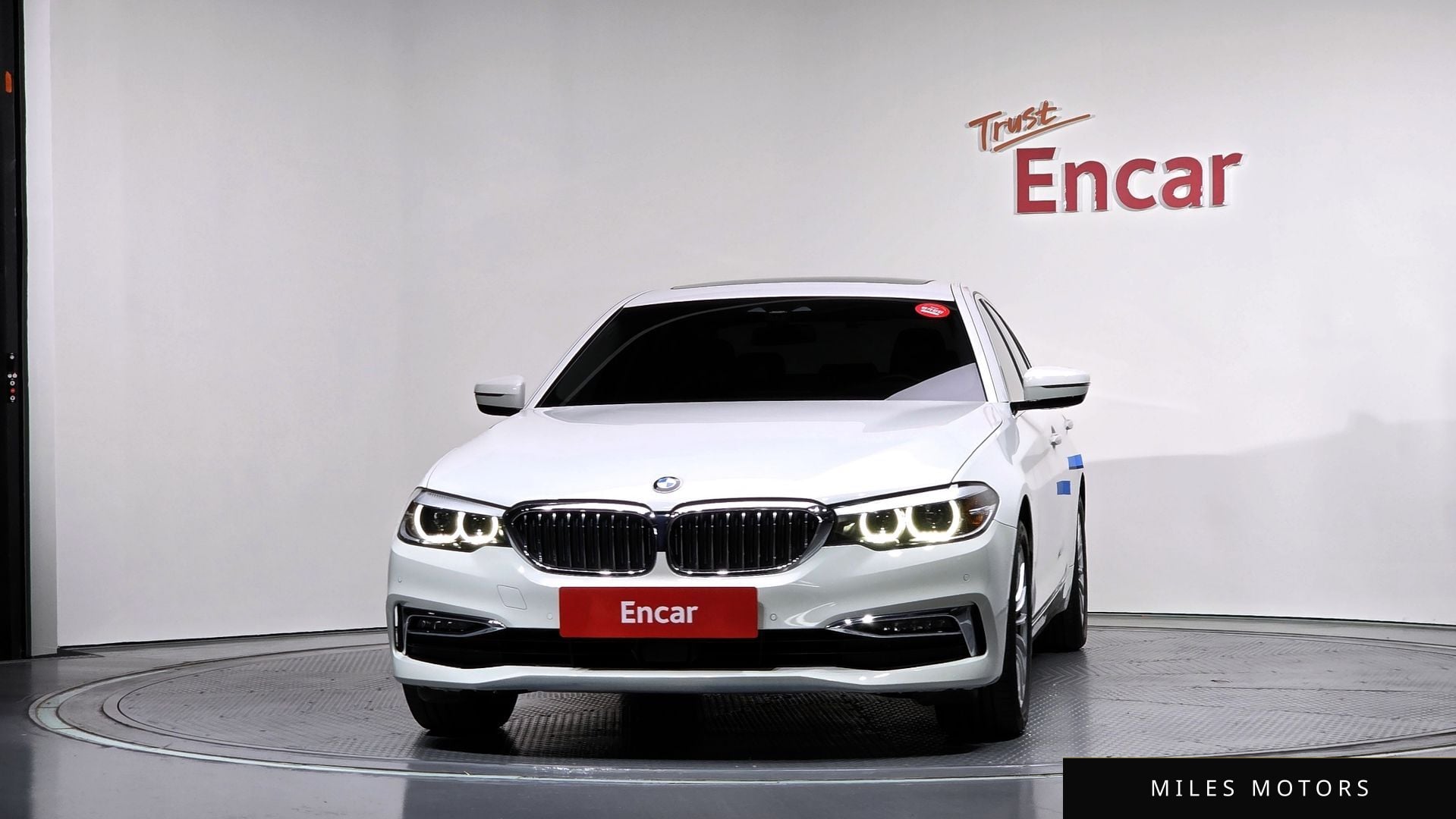 BMW 5 Series (G30) 2019 — миниатюра 3