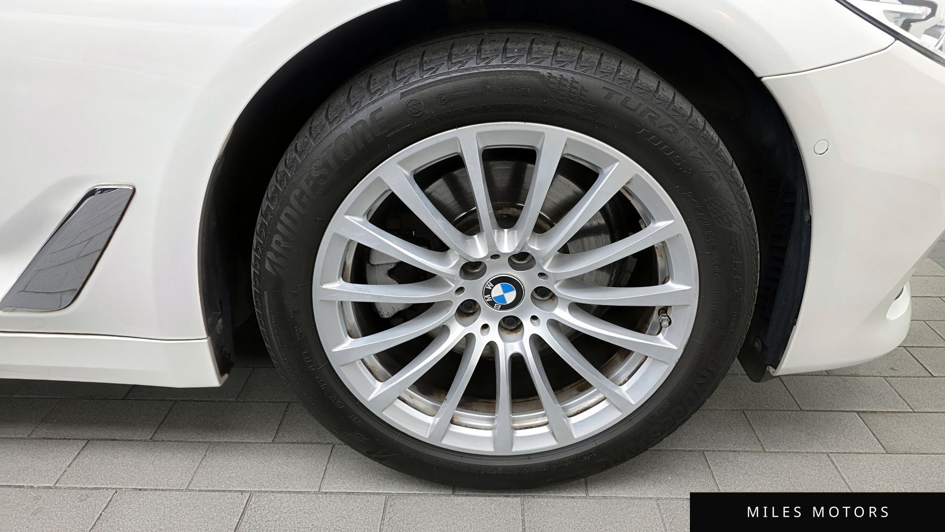 BMW 5 Series (G30) 2019 — миниатюра 5