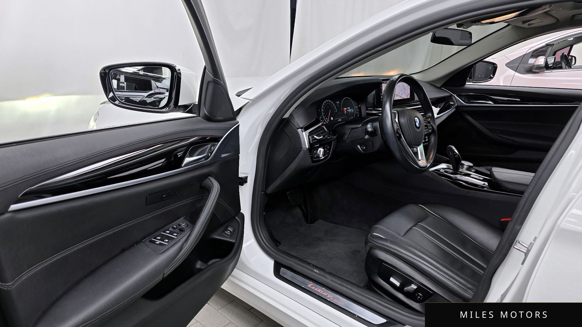 BMW 5 Series (G30) 2019 — миниатюра 10