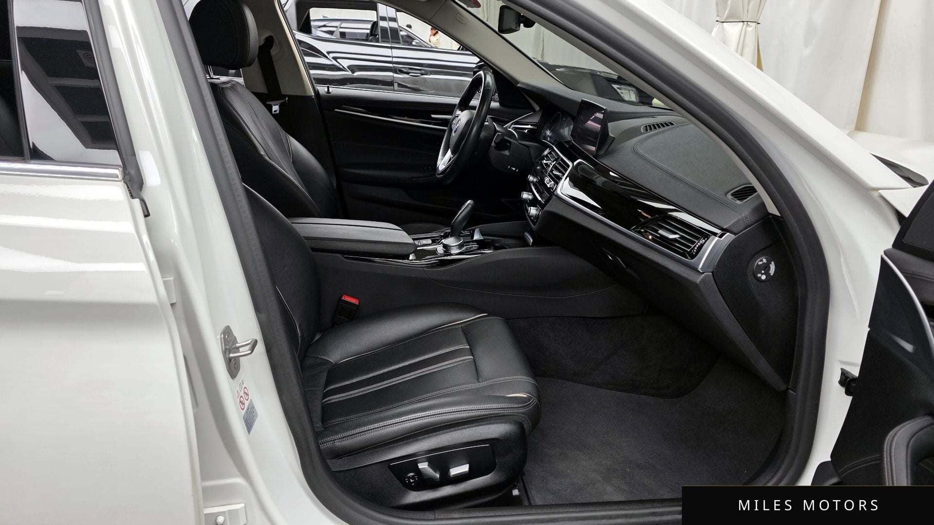 BMW 5 Series (G30) 2019 — миниатюра 11