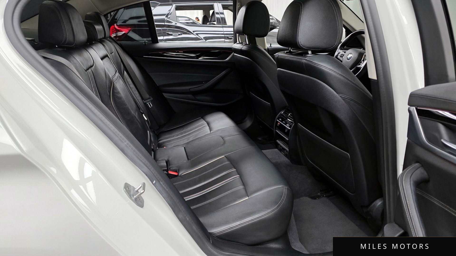 BMW 5 Series (G30) 2019 — миниатюра 12