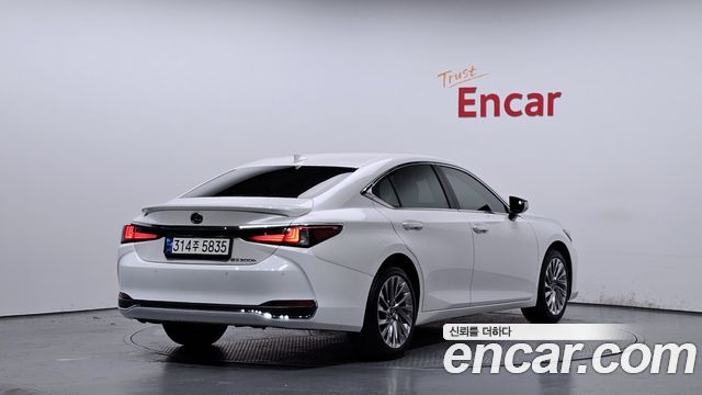 Лексус ES300h 2023 — миниатюра 2