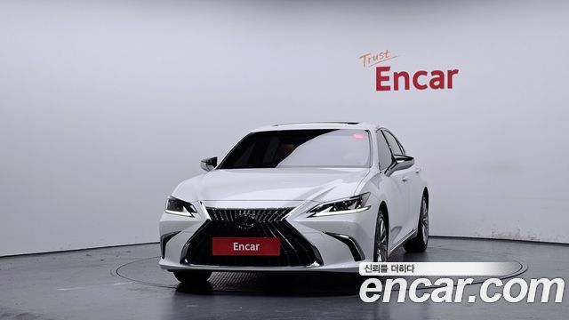 Лексус ES300h 2023 — миниатюра 3