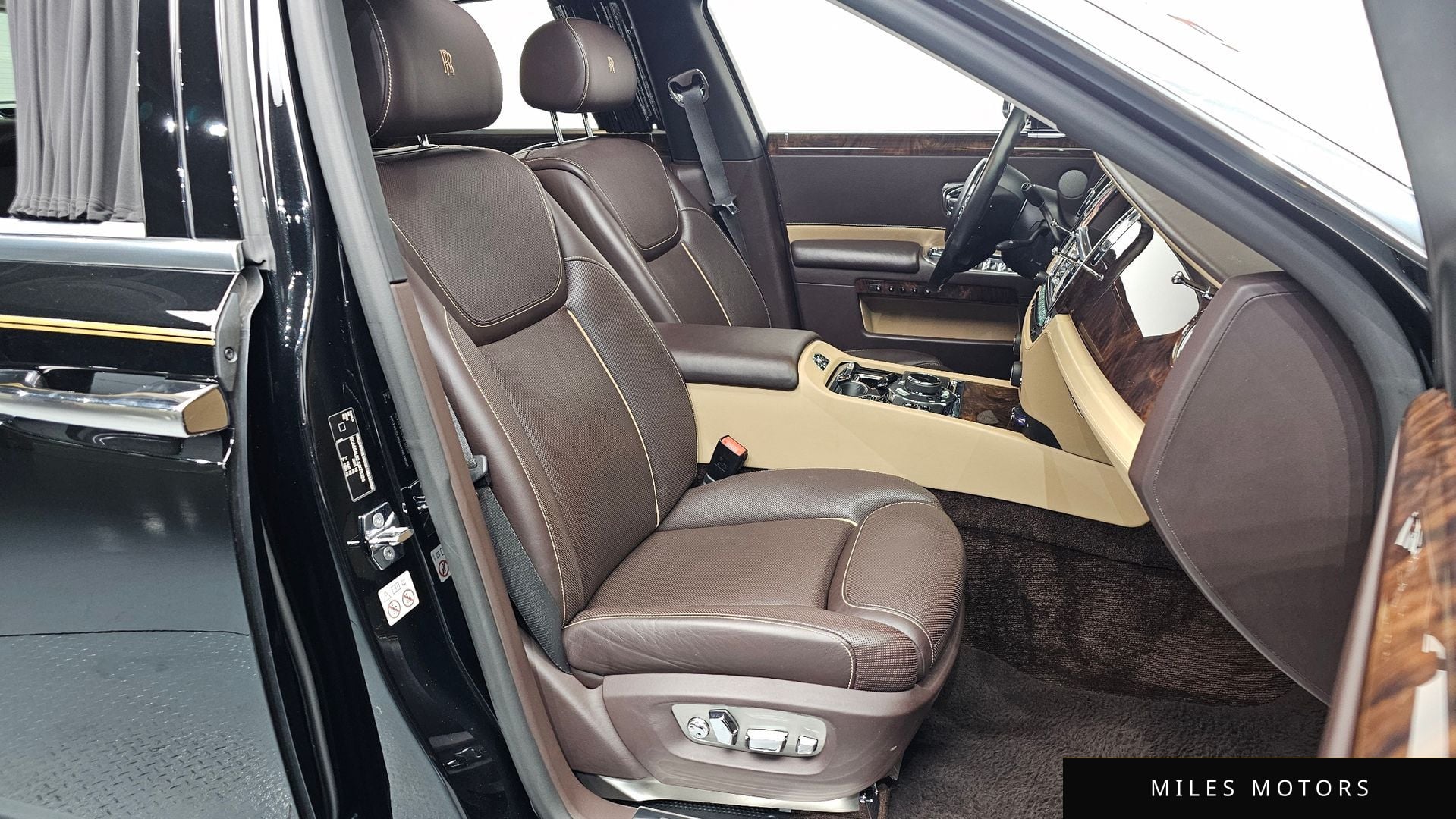 Rolls-Royce 고스트 2018 — миниатюра 10