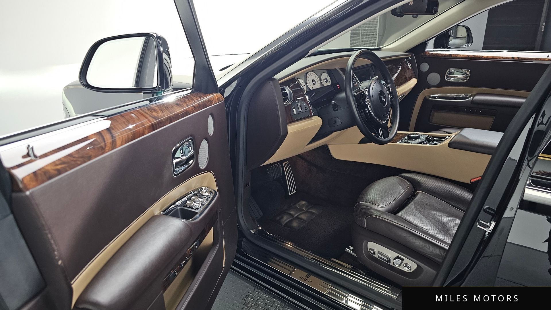 Rolls-Royce 고스트 2018 — миниатюра 12